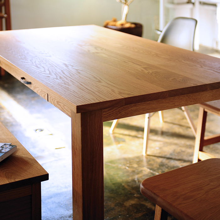 家具、無垢、
トラディショナルテーブル、ダイニングテーブル、ROBUS