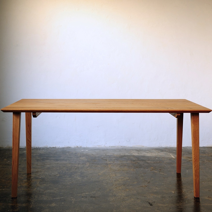 家具、無垢、
アングルテーブル、ダイニングテーブル、ワークテーブル、ROBUS